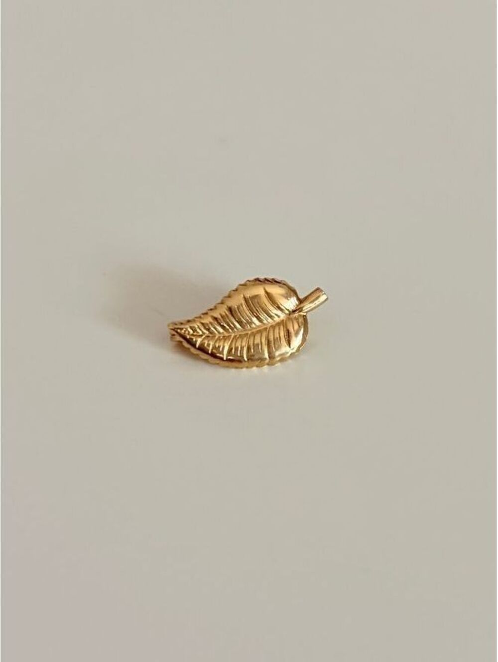 Gold Tone Leaf Pin Lapel Enamel Collectible